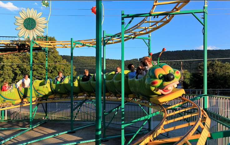 Wacky Worm roller coaster