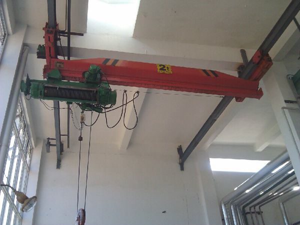 Underhung-Overhead-Crane-1