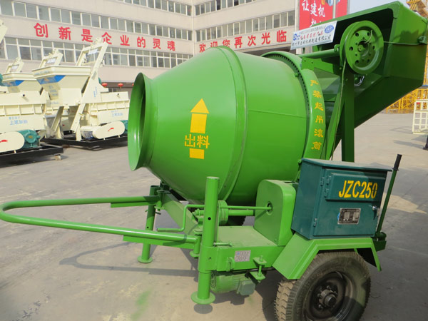 mobile concrete mixer