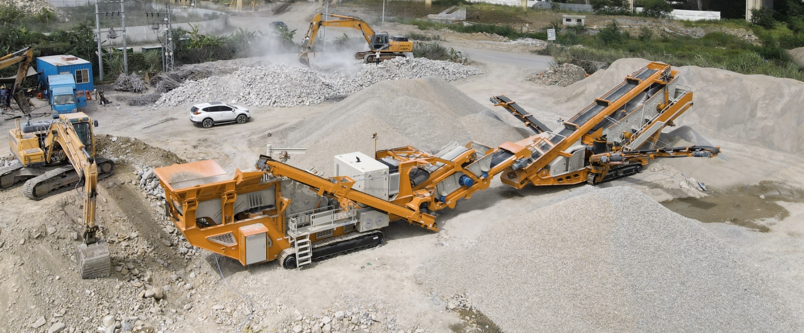 Mobile type crawler gravel crusher for sale Aimix