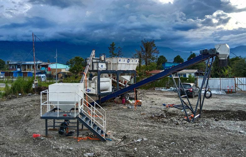 Compact and Mobile Type Concrete Plant with a Capacity of 40m3