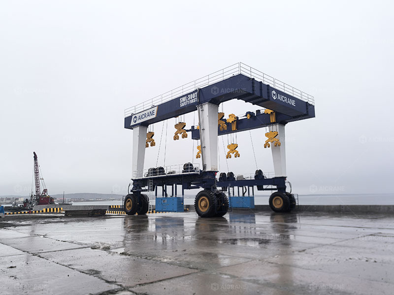 mobile boat lift at a fishing port