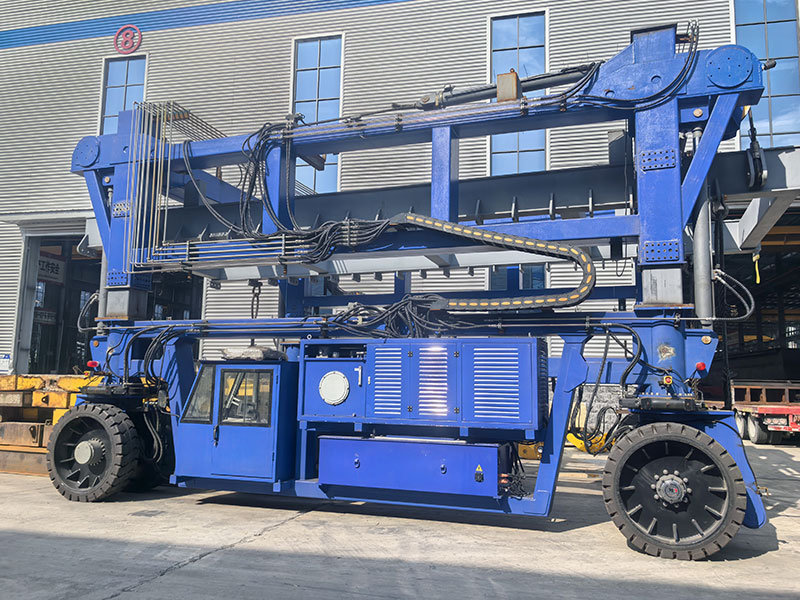 straddle carrier for container handling